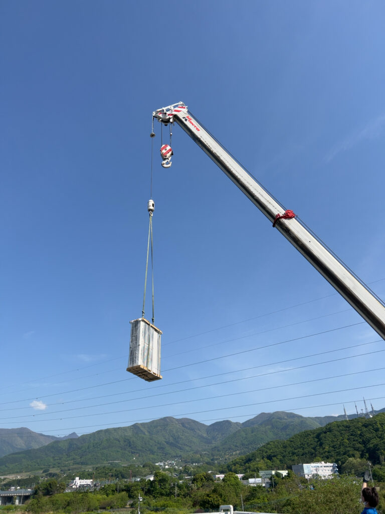 業務用天吊エアコンの取付けをさせて頂きました。