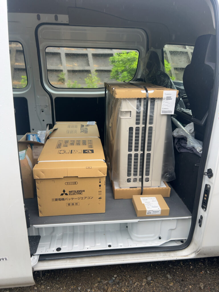 千葉県白井市で業務用壁掛けエアコンの取付けをさせて頂きました。