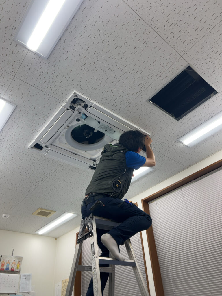 茨城県　土浦市で業務用エアコンの入替をさせて頂きました。