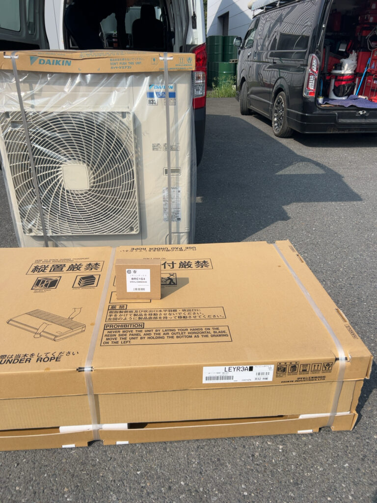 茨城県 坂東市で業務用天吊エアコンの取付けをさせて頂きました。