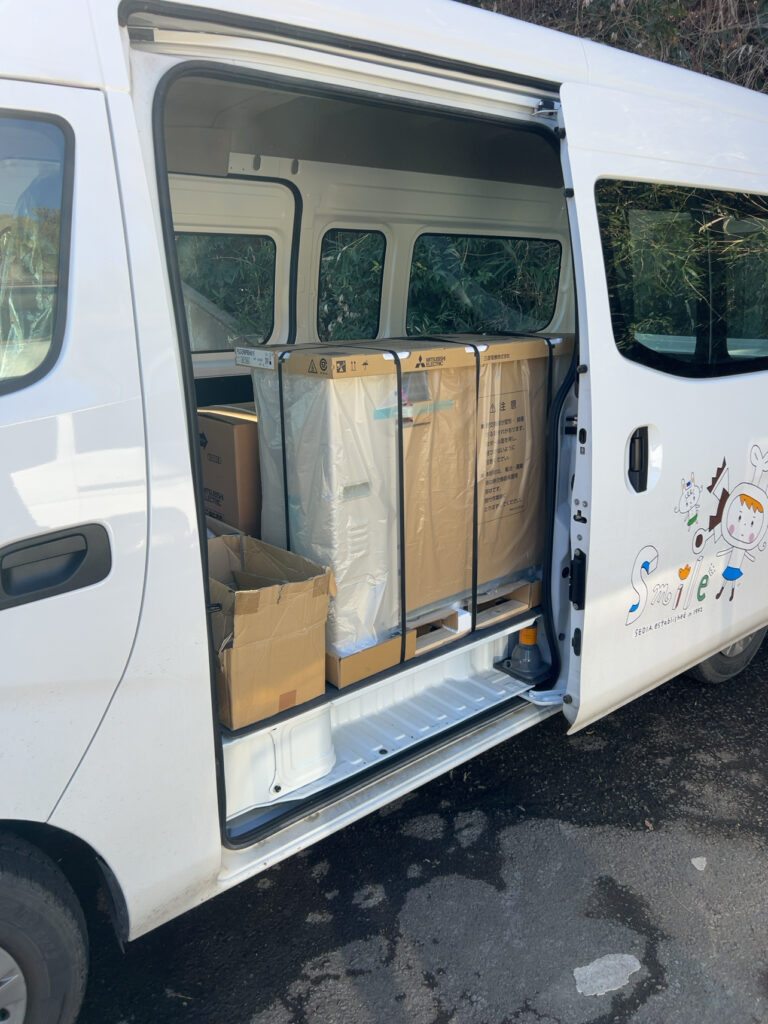 茨城県で業務用床置きエアコンの取付けをさせて頂きました。