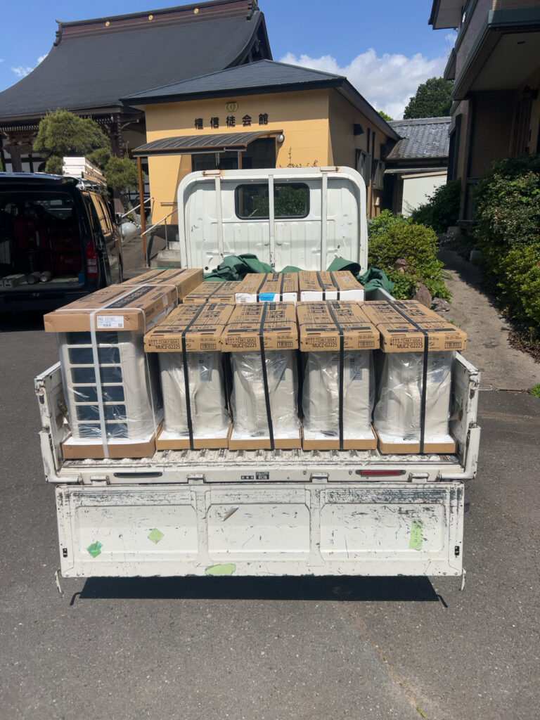 茨城県石岡市で業務用壁掛けエアコンと家庭用エアコンの取付けをさせて頂きました。